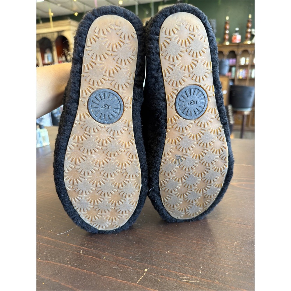 UGG Fluff Yeah Women's Black Slip-On Slide Shearling Fur Logo Strap 9 - Picture 4 of 5